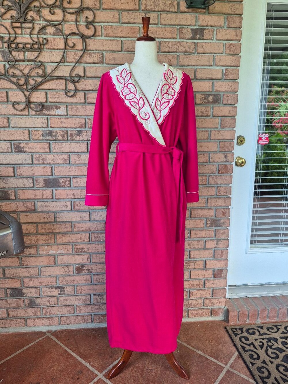 Vintage Velour House Coat Bath Robe Deep Pink Satin Collar Tie Belt